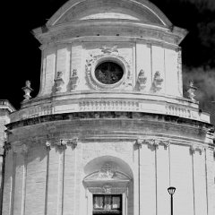 Uzes