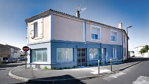 20250517-091508photos.jfg.free.frILCE-7CR-FEPZ16-35mmF4G-16mmF5.6-1-400-iso100-pslutscr-FRA-Nouvelle-Aquitaine-16Angouleme #France #Nouvelle-Aquitaine #16 #Angoulême #20250517 #magasin #shop #architecture #streetphotography #streetart #photoderue #urbanphotography #graphisme...