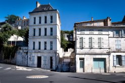 20250629-114029photos.jfg.free.frILCE-7CR-FEPZ16-35mmF4G-35mmF5.6-1-640-iso100-pslucrtp-FRA-Nouvelle-Aquitaine-16Angouleme_02 #France #Nouvelle-Aquitaine #16 #Angoulême #202506029 #maison #house #architecture #streetphotography #streetart #photoderue #urbanphotography #graphisme...
