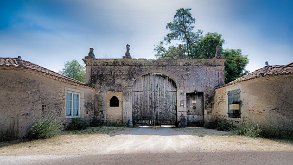 20250625-115158photos.jfg.free.frILCE-7CR-FEPZ16-35mmF4G-18mmF5.6-1-500-iso100-pslucrtpon-FRA-Nouvelle-Aquitaine-16Feuillade_02 #France #Nouvelle-Aquitaine #16 #Feuillade #202506025 #porche #porch #portail #architecture #streetphotography #streetart #photoderue #urbanphotography...