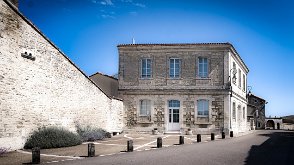 20250625-111842photos.jfg.free.frILCE-7CR-FEPZ16-35mmF4G-20mmF5.6-1-800-iso100-pslucrontp-FRA-Nouvelle-Aquitaine-16Garat_02 #France #Nouvelle-Aquitaine #16 #Garat #202506025 #mairie #city-hall #architecture #streetphotography #streetart #photoderue #urbanphotography #graphisme...