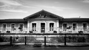 20250521-114218photos.jfg.free.frILCE-7CR-FEPZ16-35mmF4G-16mmF5.6-1-800-iso100-pslucrtp-FRA-Nouvelle-Aquitaine-16Grassac_02 #France #Nouvelle-Aquitaine #16 #Grassac #20250521 #école #school #mairie #city-hall #architecture #streetphotography #streetart #photoderue #urbanphotography...