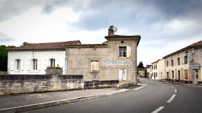 20250604-115102photos.jfg.free.frILCE-7CR-FEPZ16-35mmF4G-17mmF5.6-1-500-iso100-pscrluts-FRA-Nouvelle-Aquitaine-24LaRochebeaucourt_02 #France #Nouvelle-Aquitaine #24 #LaRochebeaucourt. #20250604 #maisonancienne #oldhouse #ancienneBoulangerie #oldBbakery #architecture #streetphotography...